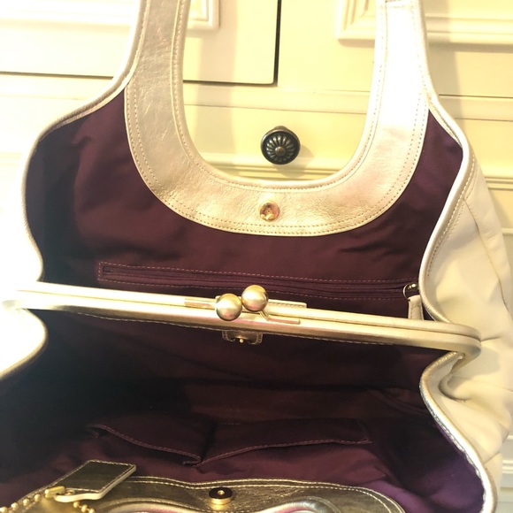 Coach hand bag - Picture 2 of 3